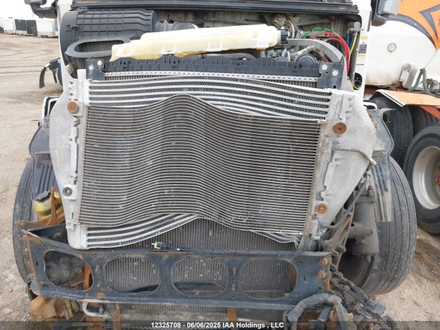 4V4NC9EH7JN999032 Volvo d13