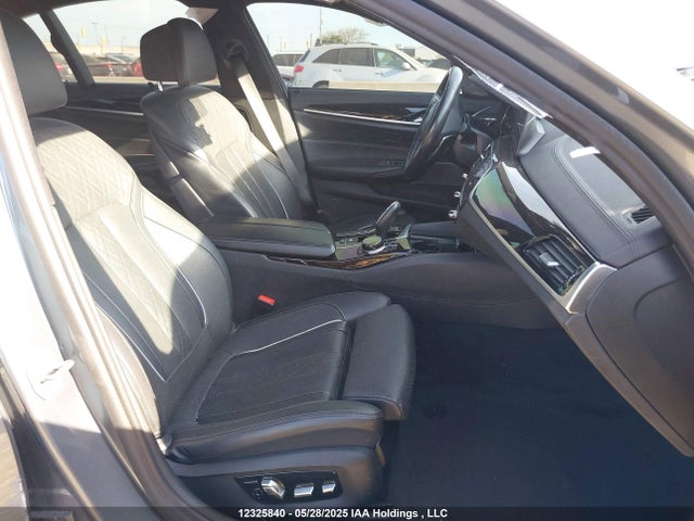 WBAJE7C56JWC55109 BMW 540I