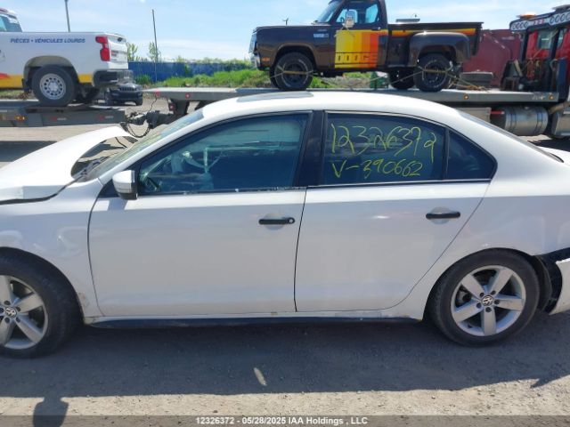 3VWD07AJ5EM390662 Volkswagen 2014