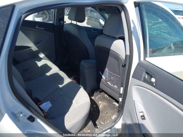 KMHCT4AE8HU220301 Hyundai 2017