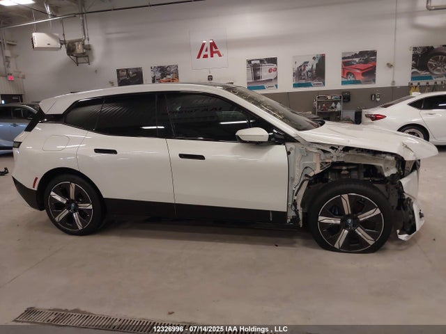 WB523CF09RCN32136 BMW Ix