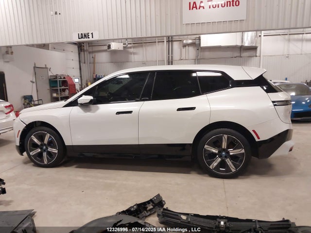 WB523CF09RCN32136 BMW Ix