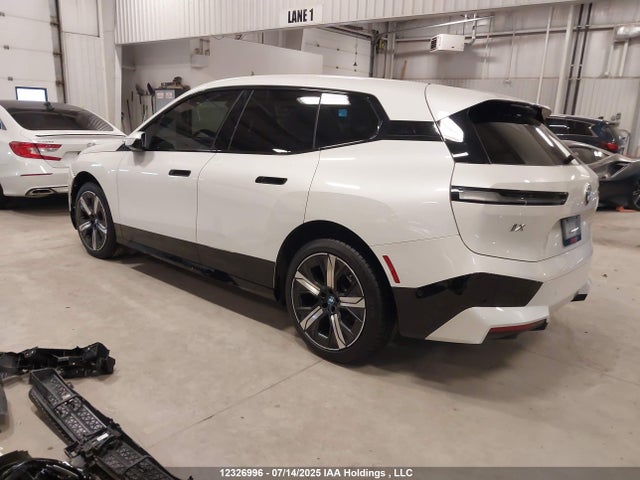 WB523CF09RCN32136 BMW Ix