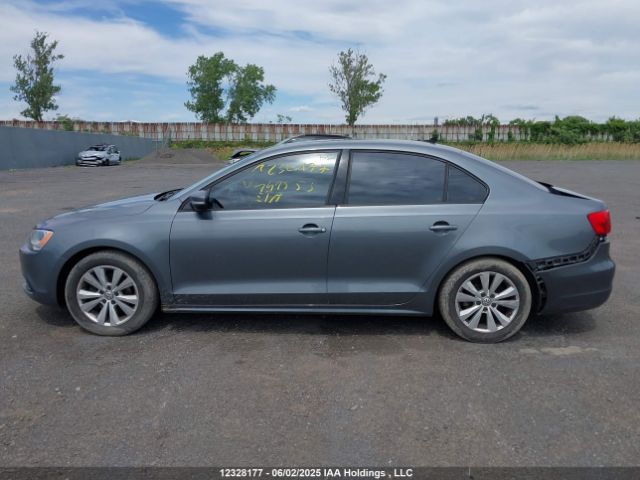 3VWBK7AJ2EM441553 Volkswagen Jetta