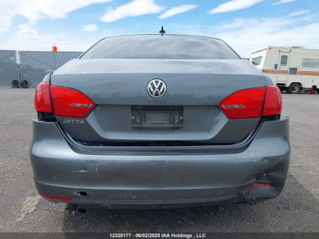 3VWBK7AJ2EM441553 Volkswagen Jetta
