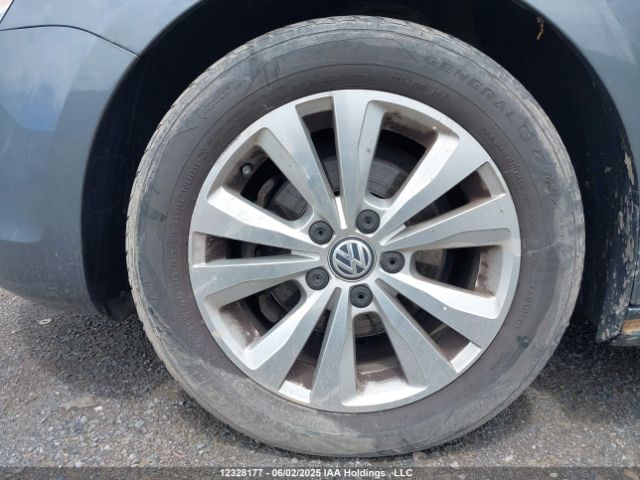 3VWBK7AJ2EM441553 Volkswagen Jetta