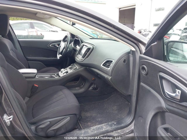 Chrysler 200 2015 1C3CCCAG7FN500805 Image 5