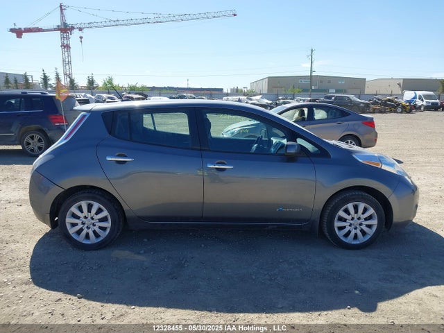 1N4BZ0CP6HC303551 Nissan 2017