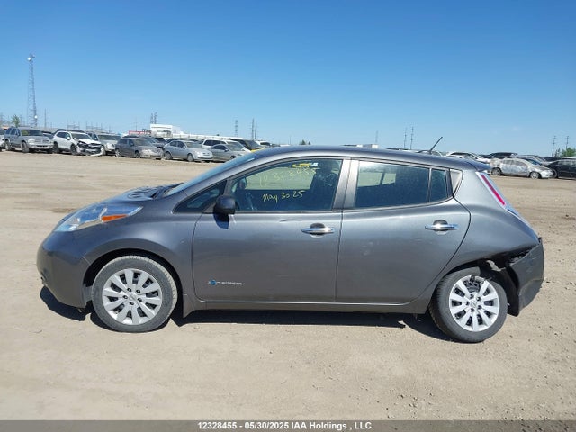 1N4BZ0CP6HC303551 Nissan 2017