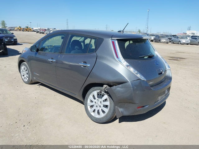 1N4BZ0CP6HC303551 Nissan 2017