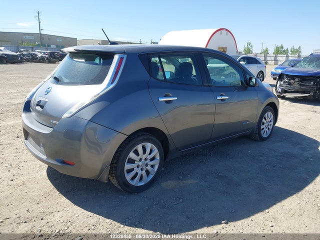 1N4BZ0CP6HC303551 Nissan 2017