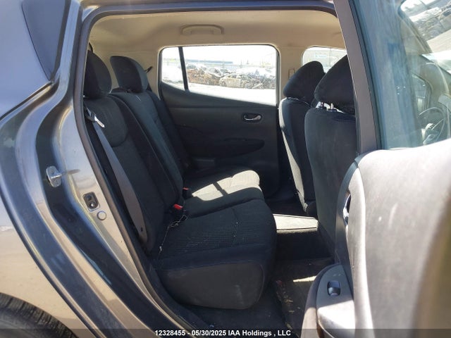 1N4BZ0CP6HC303551 Nissan 2017