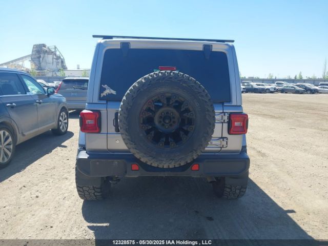 1C4HJXEG8JW124840 Jeep Wrangler Unlimited Sahara