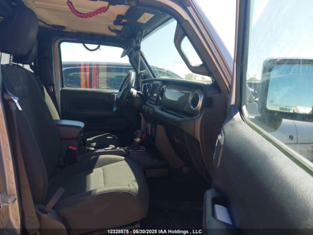1C4HJXEG8JW124840 Jeep Wrangler Unlimited Sahara