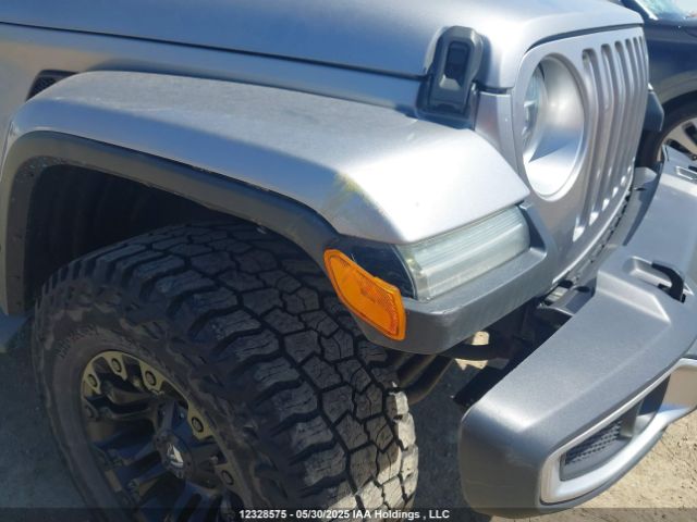 1C4HJXEG8JW124840 Jeep Wrangler Unlimited Sahara