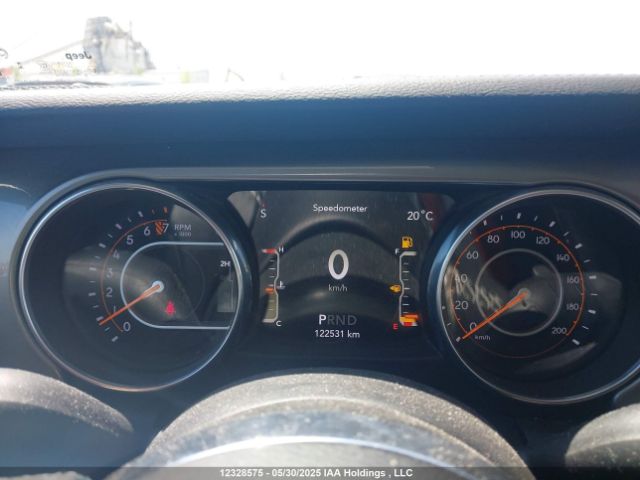 1C4HJXEG8JW124840 Jeep Wrangler Unlimited Sahara