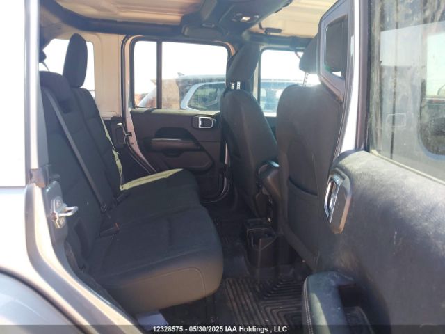 1C4HJXEG8JW124840 Jeep Wrangler Unlimited Sahara