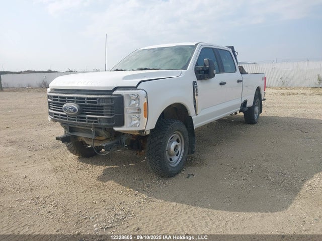 Ford 2023 2023 1FT8W3BA5PED85982 Image 2