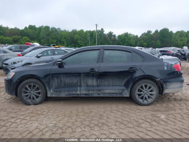 3VWB07AJ5EM442931 Volkswagen 2014