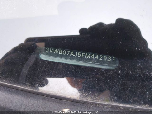 3VWB07AJ5EM442931 Volkswagen 2014