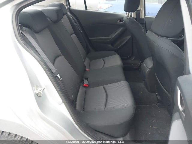 JM1BN1U78H1119394 Mazda pe