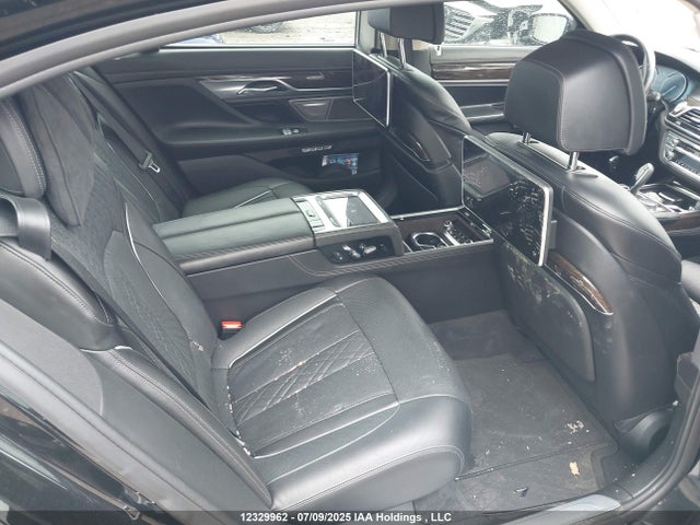 BMW 750i 2016 WBA7F2C57GG417520 Image 8