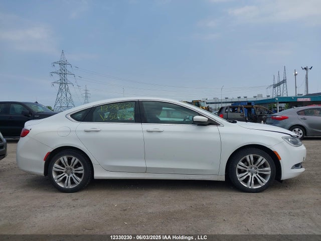 1C3CCCAB3FN507240 Chrysler 2015