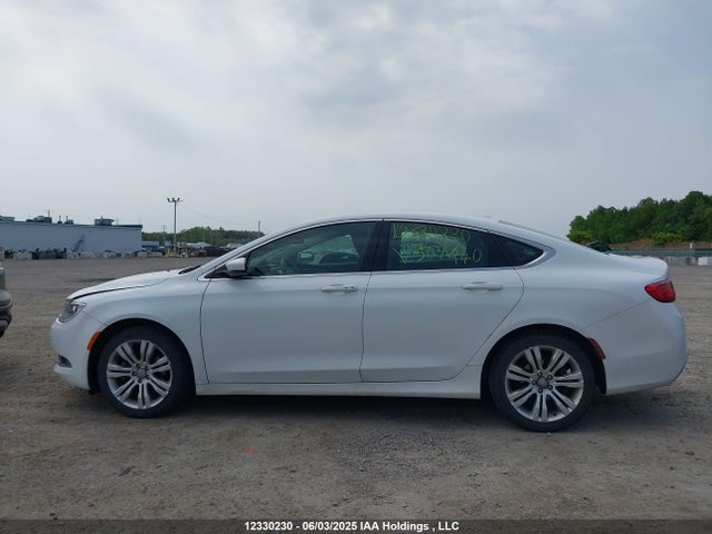 1C3CCCAB3FN507240 Chrysler 2015