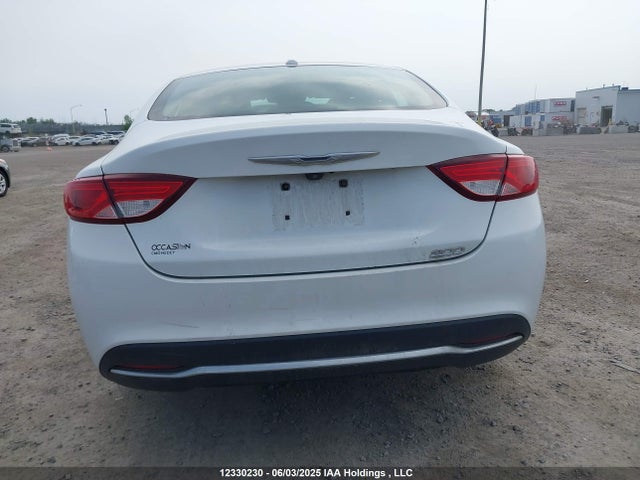1C3CCCAB3FN507240 Chrysler 2015