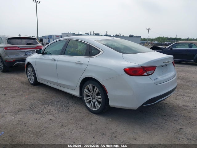 1C3CCCAB3FN507240 Chrysler 2015