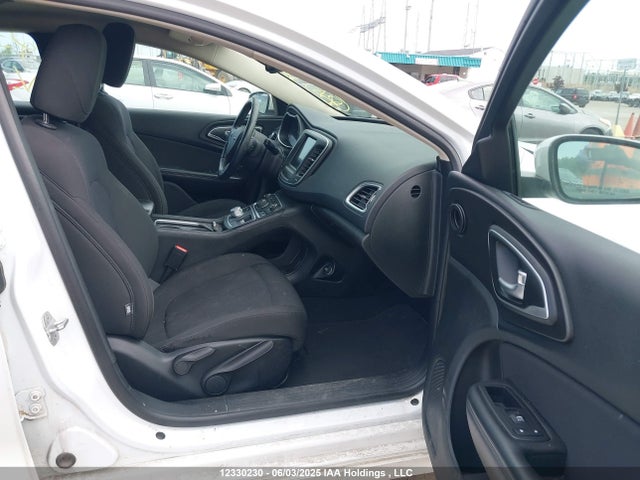 1C3CCCAB3FN507240 Chrysler 2015
