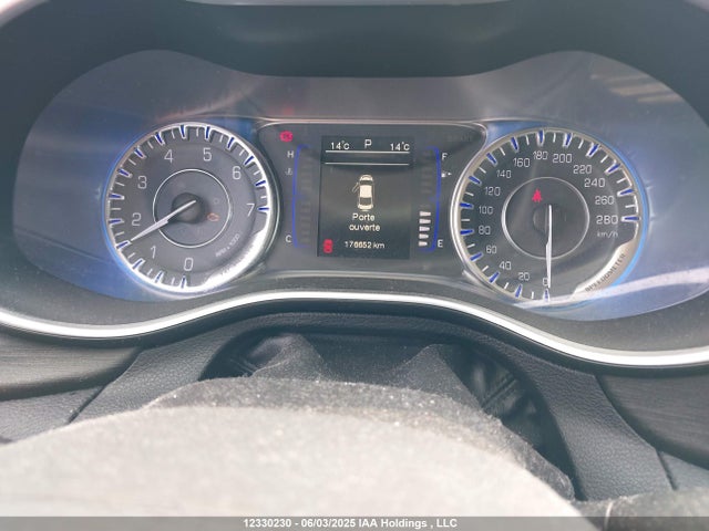 1C3CCCAB3FN507240 Chrysler 2015