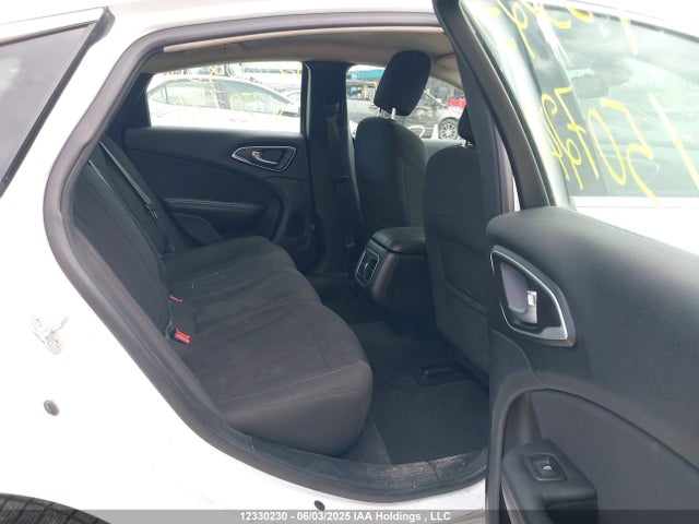 1C3CCCAB3FN507240 Chrysler 2015