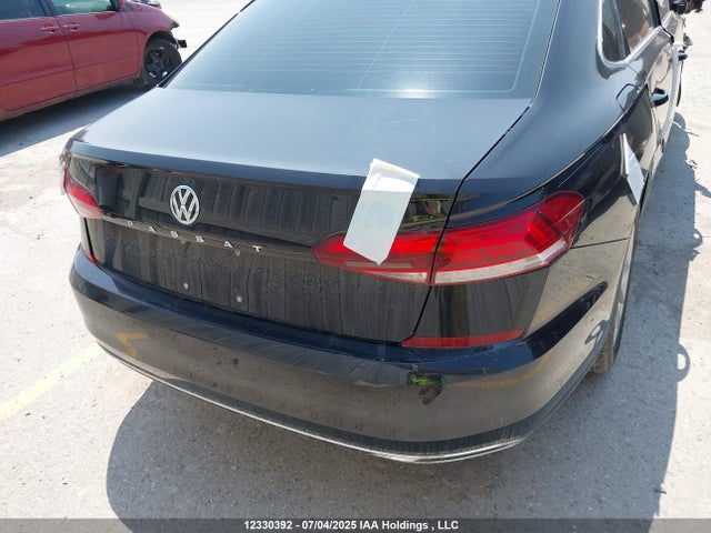 Volkswagen Passat 2021 1VWBA7A32MC005984 Image 17