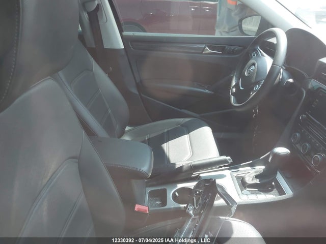 Volkswagen Passat 2021 1VWBA7A32MC005984 Image 5