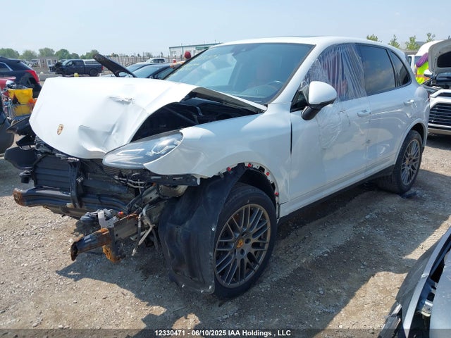 Porsche Cayenne 2018 WP1AA2A29JKA05425 Image 2