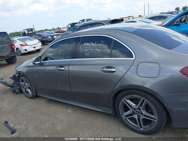 WDD3G4FBXKW028869 Mercedes-Benz m260
