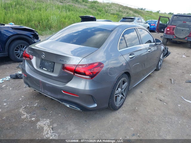 WDD3G4FBXKW028869 Mercedes-Benz m260