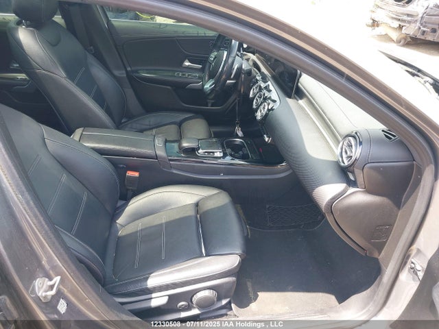 WDD3G4FBXKW028869 Mercedes-Benz m260