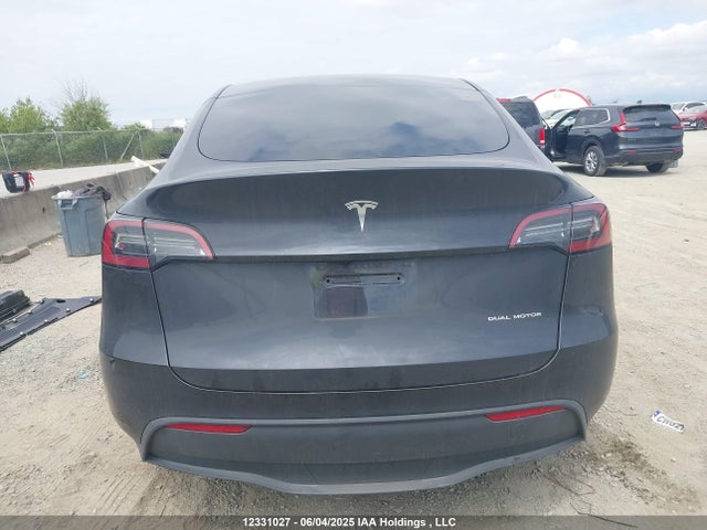 Tesla Model Y 2024 7SAYGDEEXRF018016 Image 16