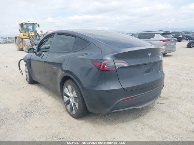 Tesla Model Y 2024 7SAYGDEEXRF018016 Image 3
