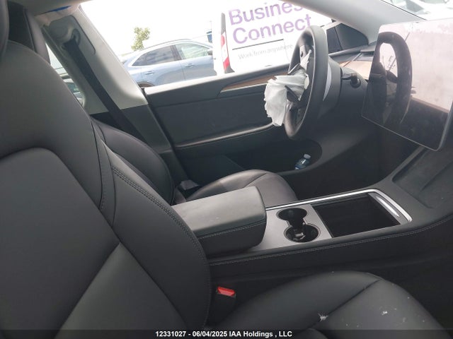 Tesla Model Y 2024 7SAYGDEEXRF018016 Image 5
