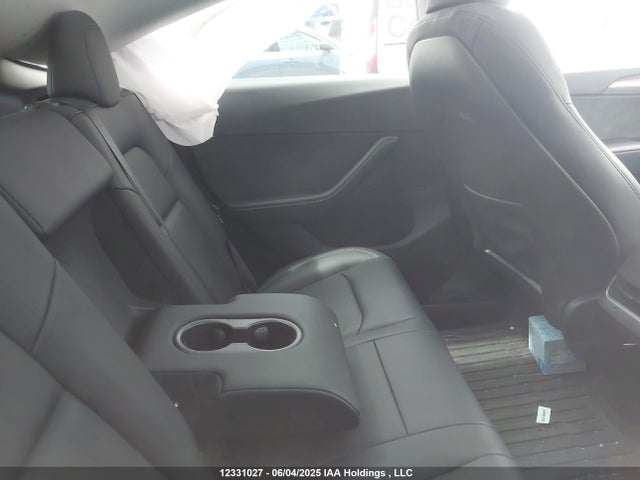 Tesla Model Y 2024 7SAYGDEEXRF018016 Image 8