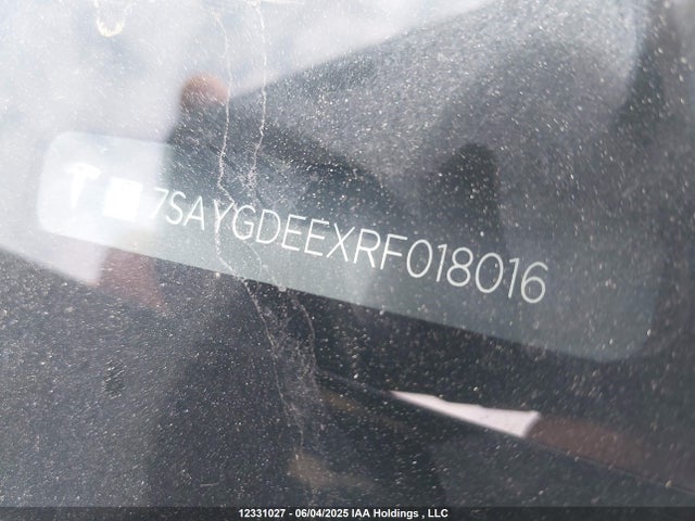 Tesla Model Y 2024 7SAYGDEEXRF018016 Image 9