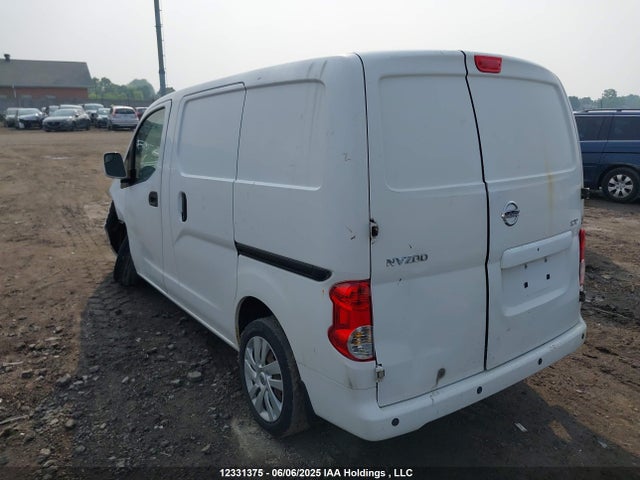 3N6CM0KN4GK699739 Nissan 2016