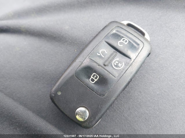 1VWCV7A31FC086956 Volkswagen 2015