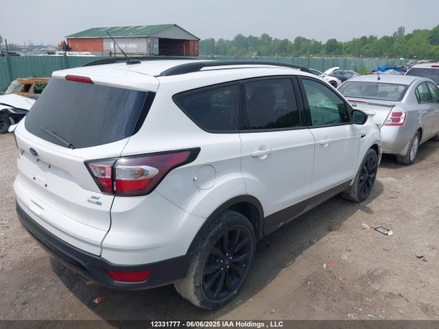 1FMCU9G95HUE60670 Ford 2017