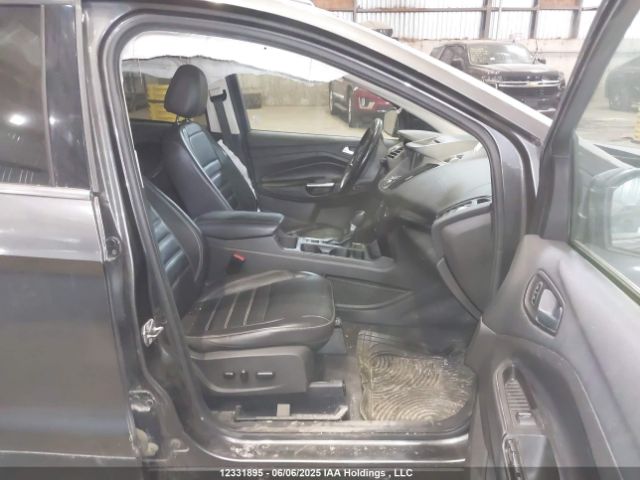 1FMCU9J90HUA72805 Ford Escape Titanium