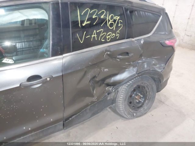 1FMCU9J90HUA72805 Ford Escape Titanium