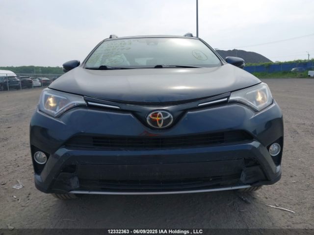 2T3RFREV9JW767177 Toyota Rav4 Xle